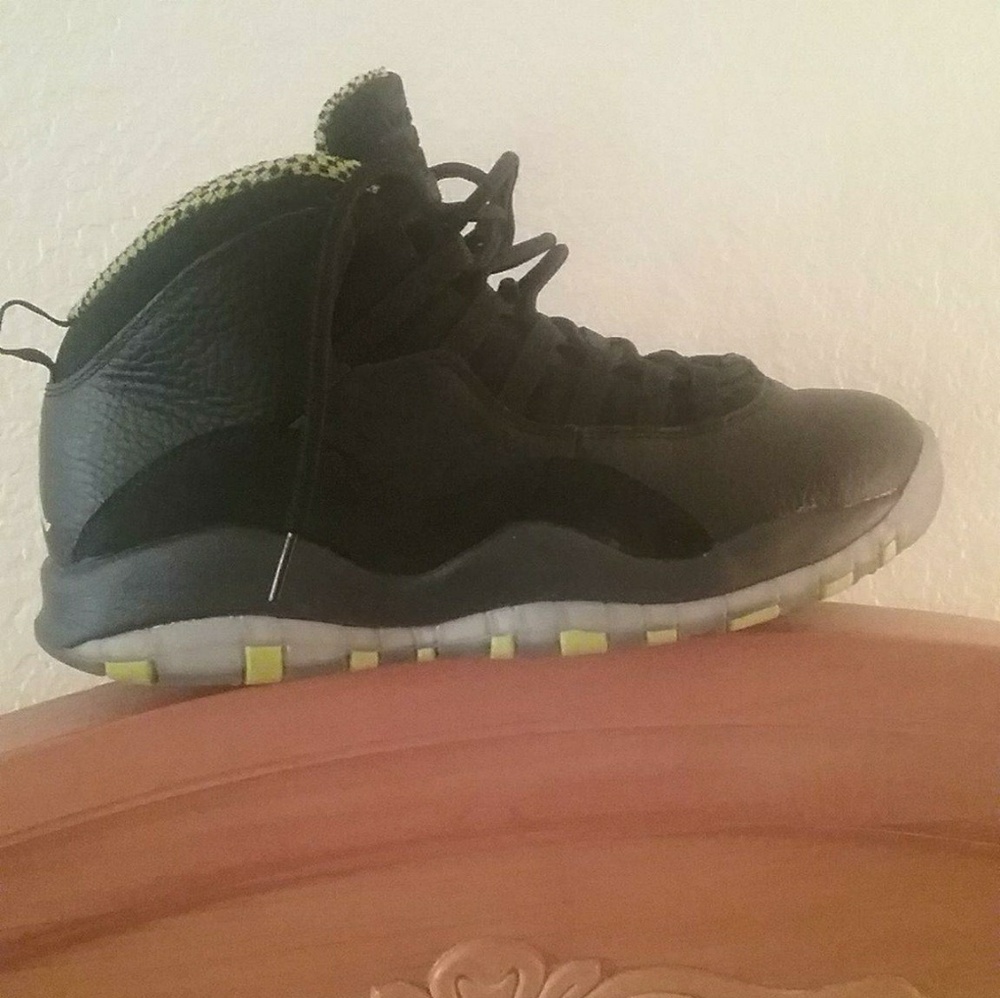 Shoes - Picture 4 of 8